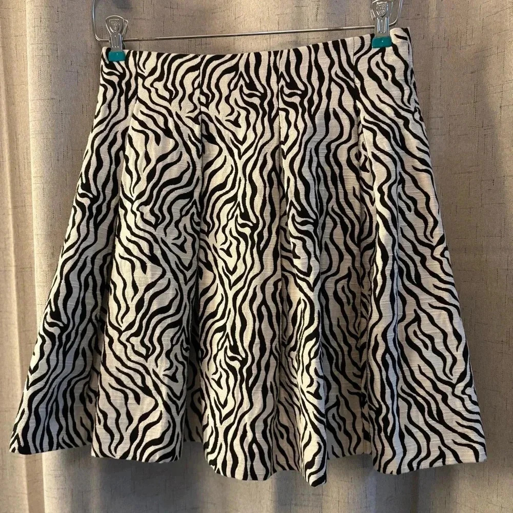 H&M Women's A Line Skirt Pleated Zebra Animal Print Size 8 Cotton Blend